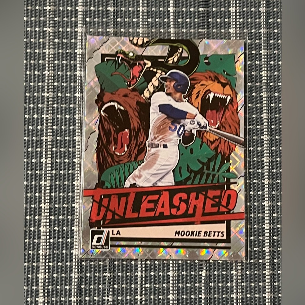 Mookie Betts ⚾️ 2021 UNLEASHED Prizm Rapture Parallel Donruss Card # UNL9